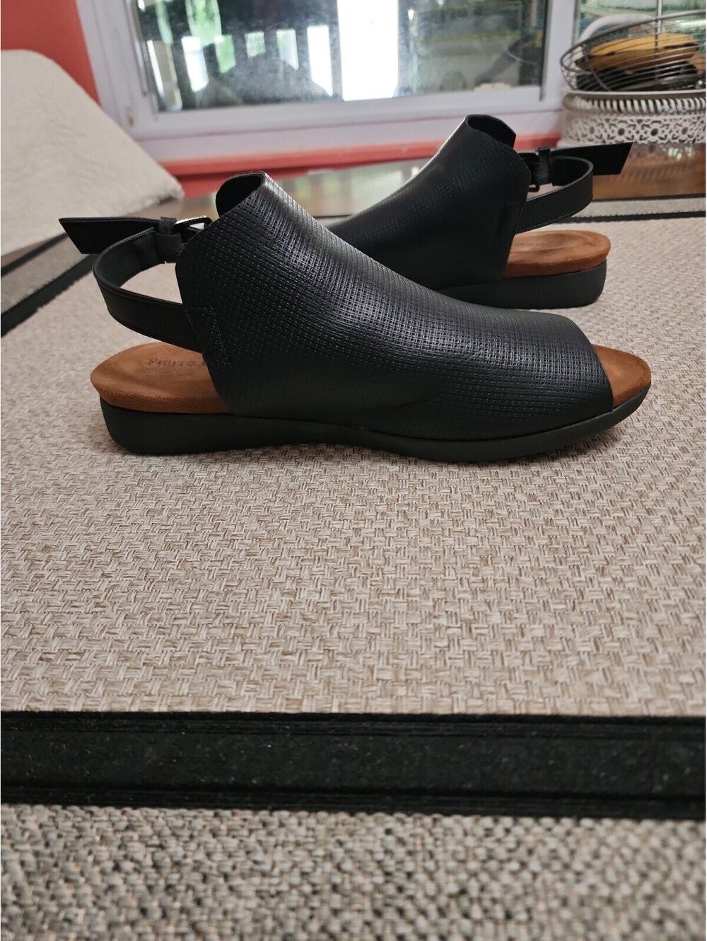 Pierre Dumas Kori Sandals Black Womens Size 9